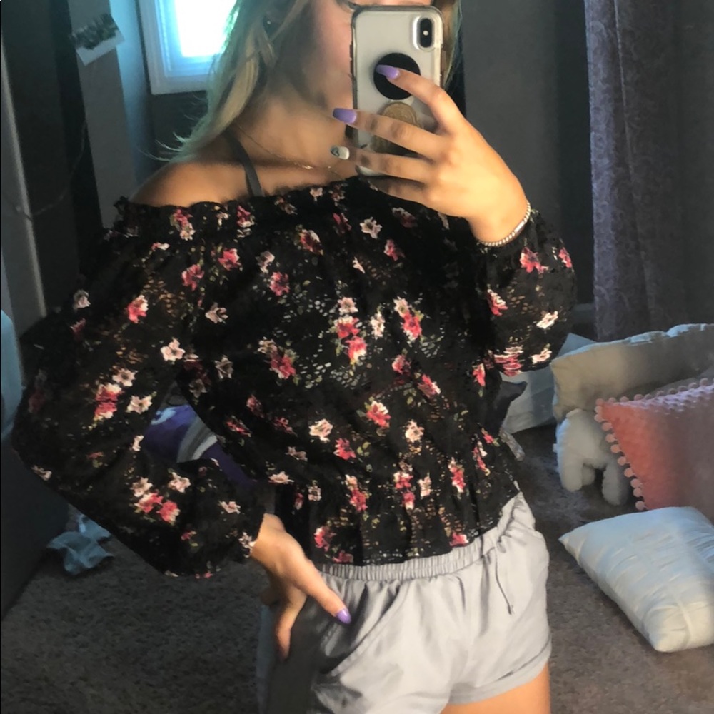 Long sleeve floral dressy top💙